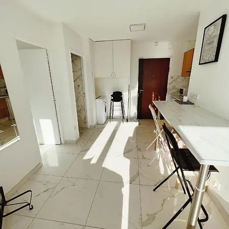 Appartamento Near Subway And Supermarket Parigi