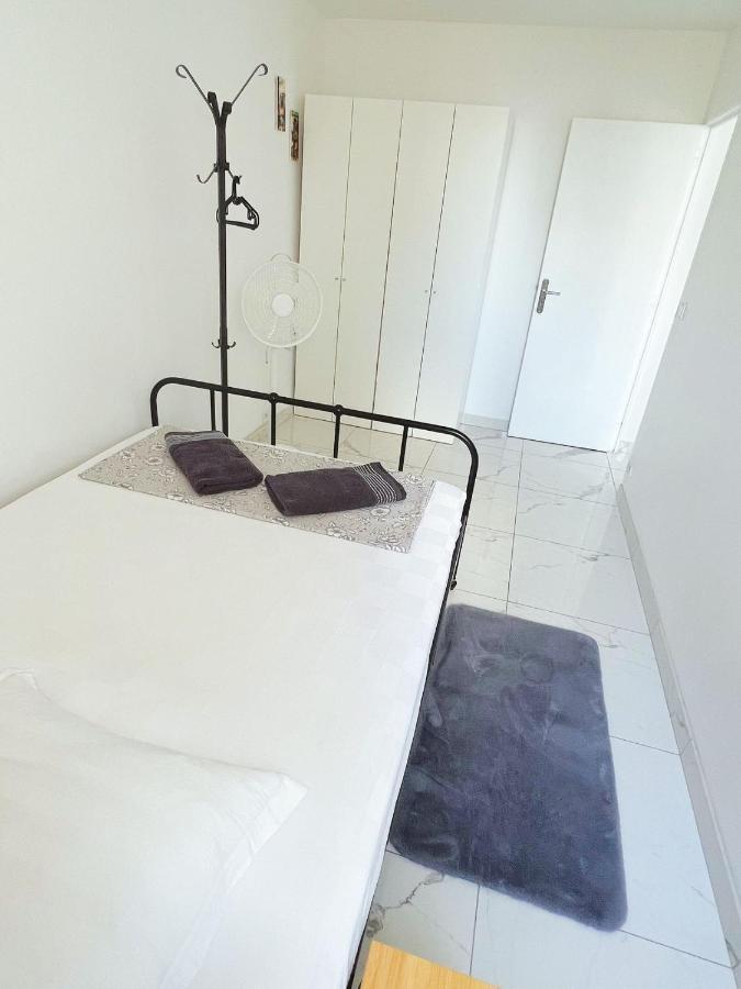 Appartamento Near Subway And Supermarket Parigi